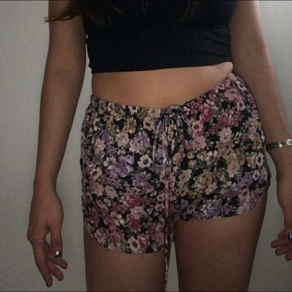 Donated to Maui Fire Victims/ Brandy Melville floral shorts eve remi S Hayden BM - Picture 3 of 11